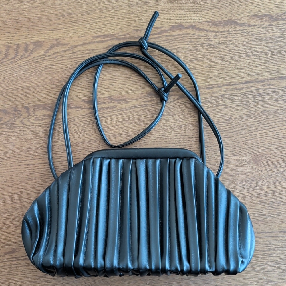 Elegant Black Pleated Women's Bag